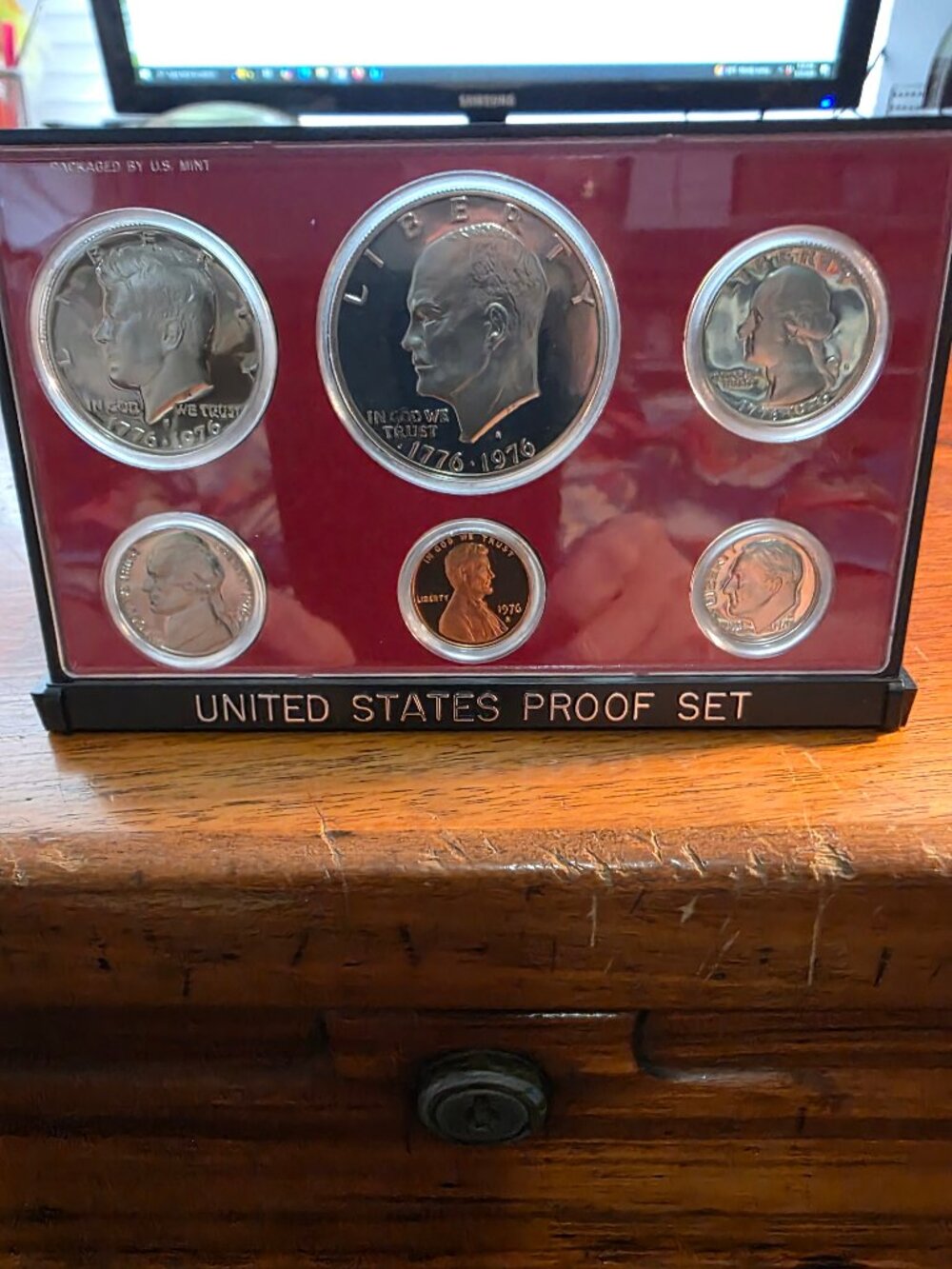 1776-1976 S UNITED STATES PROOF SET OF COINS IN A BOX.
